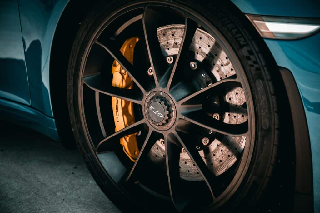 Pros and Cons of Installing Aftermarket Wheels